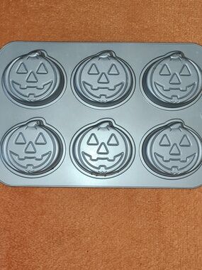 Jack-o'-Lantern Mini Cake Pan - Silver